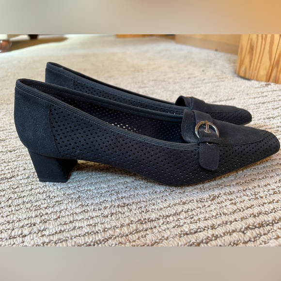 Like new (worn once) black heel - Picture 3 of 4